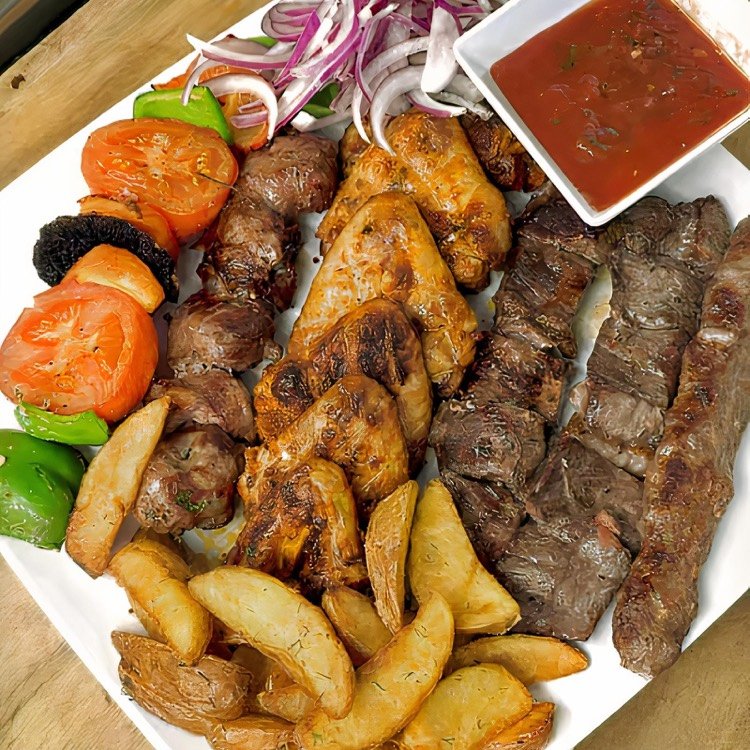 Assorti kebab platter with mixed skewers